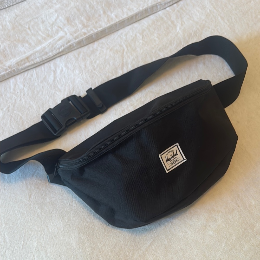 Herschel Heritage Black Hip Bag